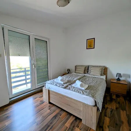 Strkalj Apartment Tisno